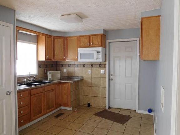 4th image of 915 Elizabeth St