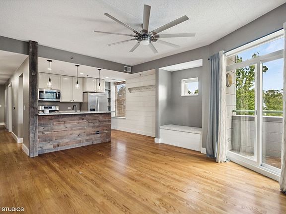 2nd image of 400 Village Cir #1