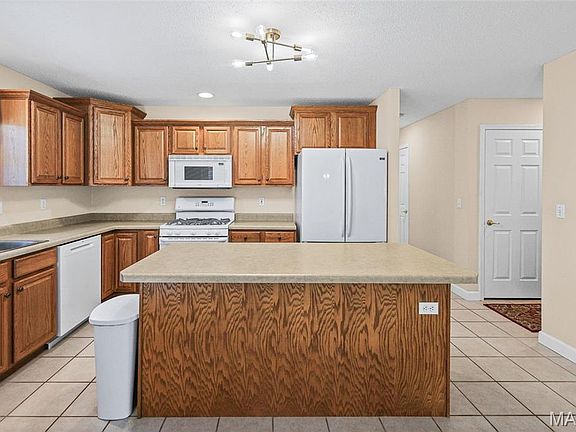 3rd image of 107 Hillside Dr