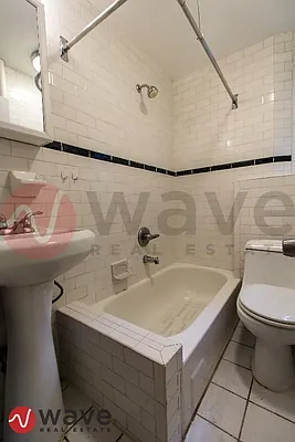 Rented by Wave Real Estate Group | media 14