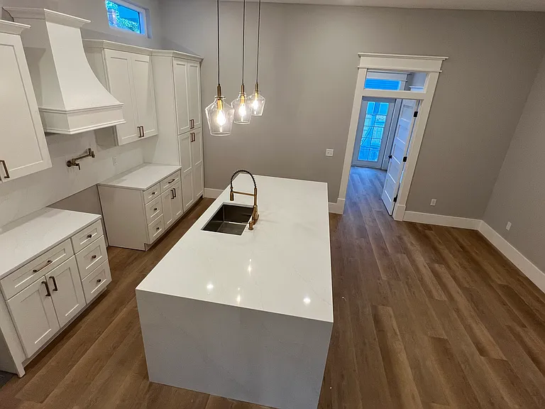 825 E Duffy St — Photo 5