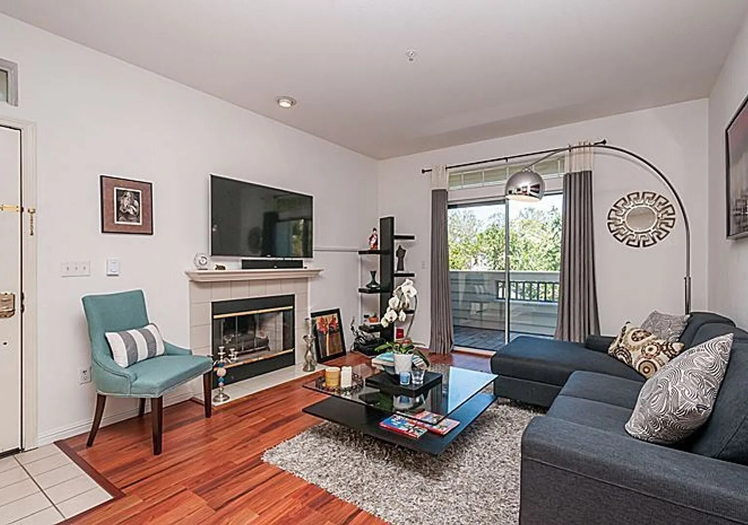 3/3 Bath Townhome End Unit in Redwood Shores — Photo 3