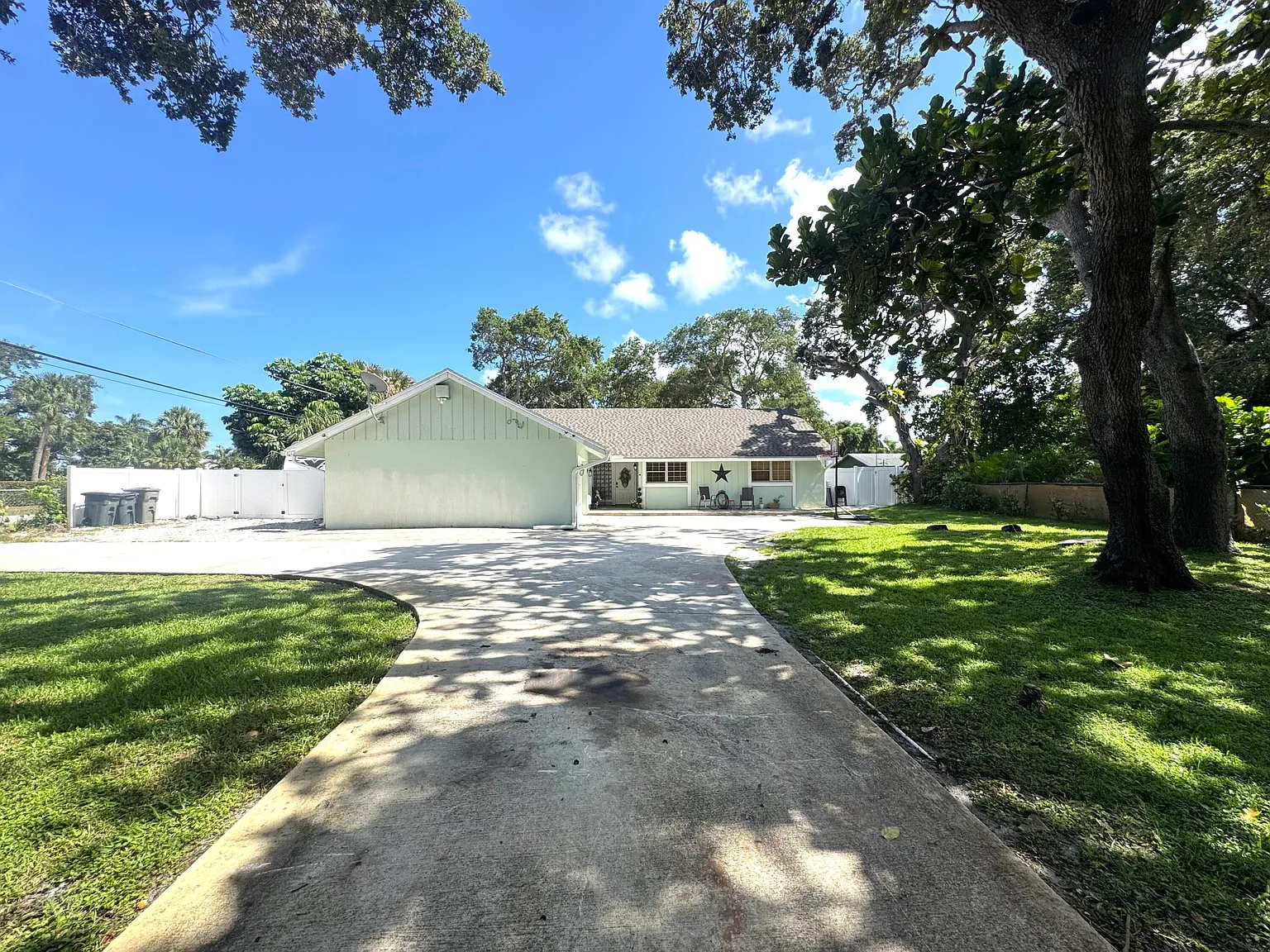 3 bed, 2.5 bath, 1749 sqft, $4,500 — Photo 3