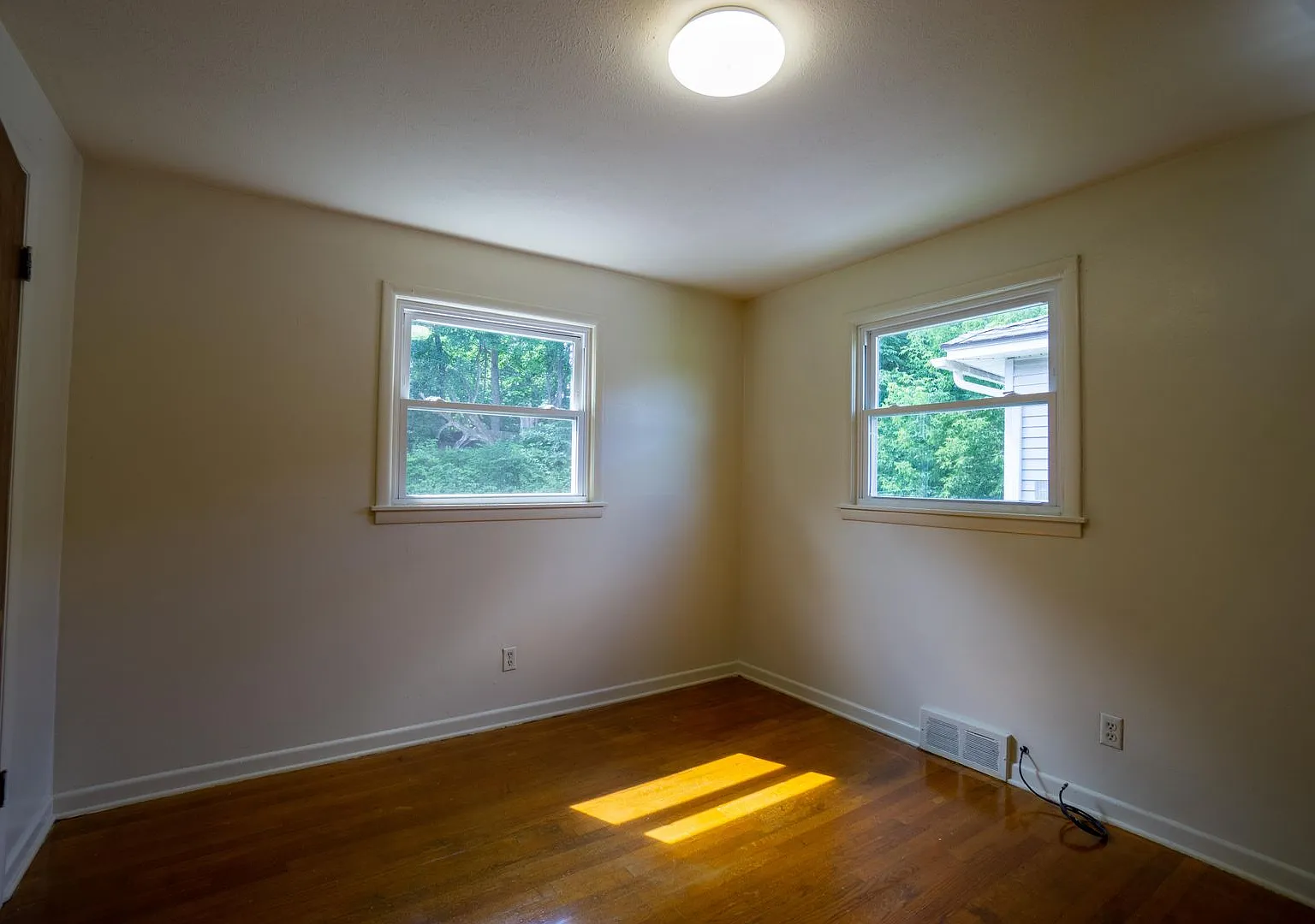 1270 Westcott Street Apt 2- Available 08/01/27 - Spacious 2 Bedroom Apartment with Garage Across ... — Photo 3