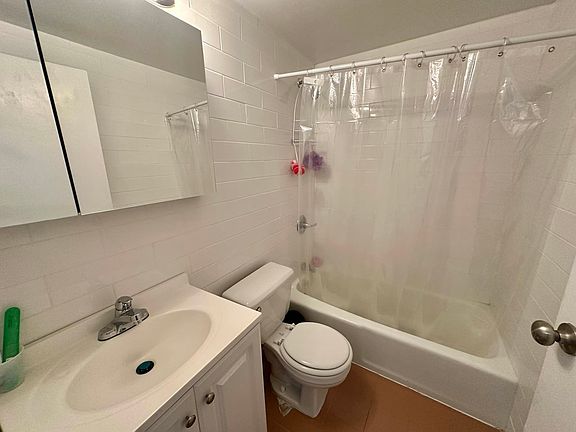 5th image of 121 E 12th St APT 4F