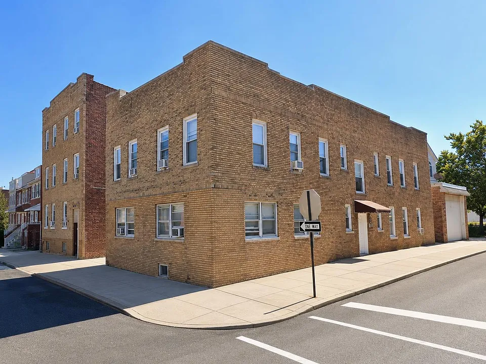 137 Hammond Ave #4