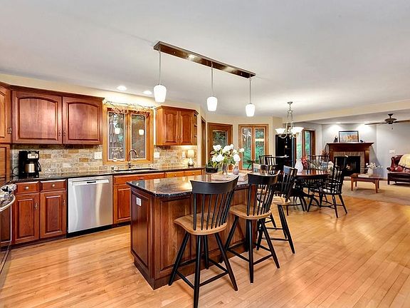 5th image of 1414 Whittier Dr