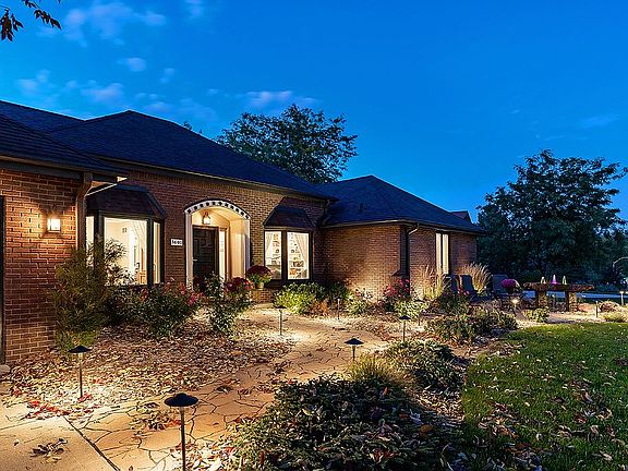 4th image of 3601 Brookview Dr