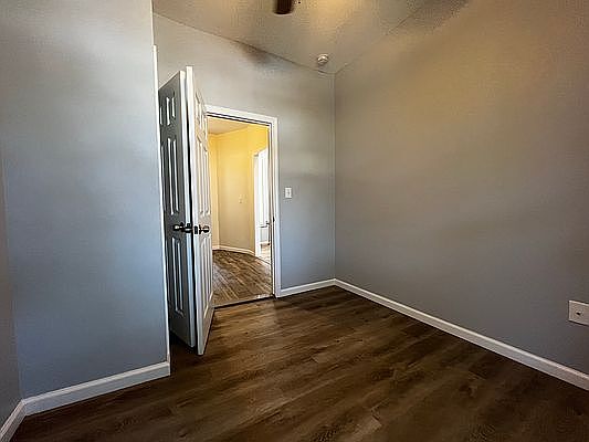 3rd image of 367 20th St #8
