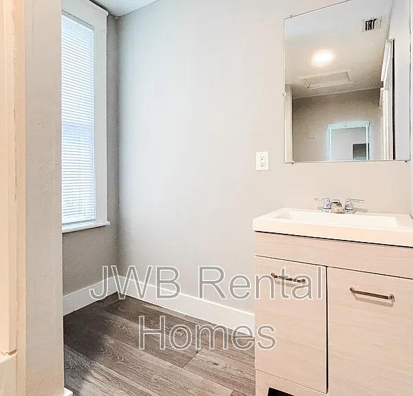 419 Broward St — Photo 17