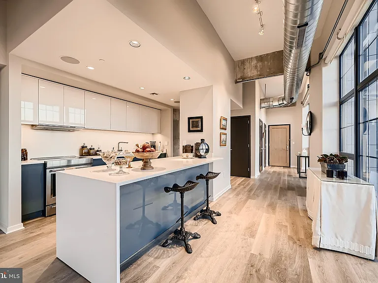 1200 Steuart St #1611 — Photo 15