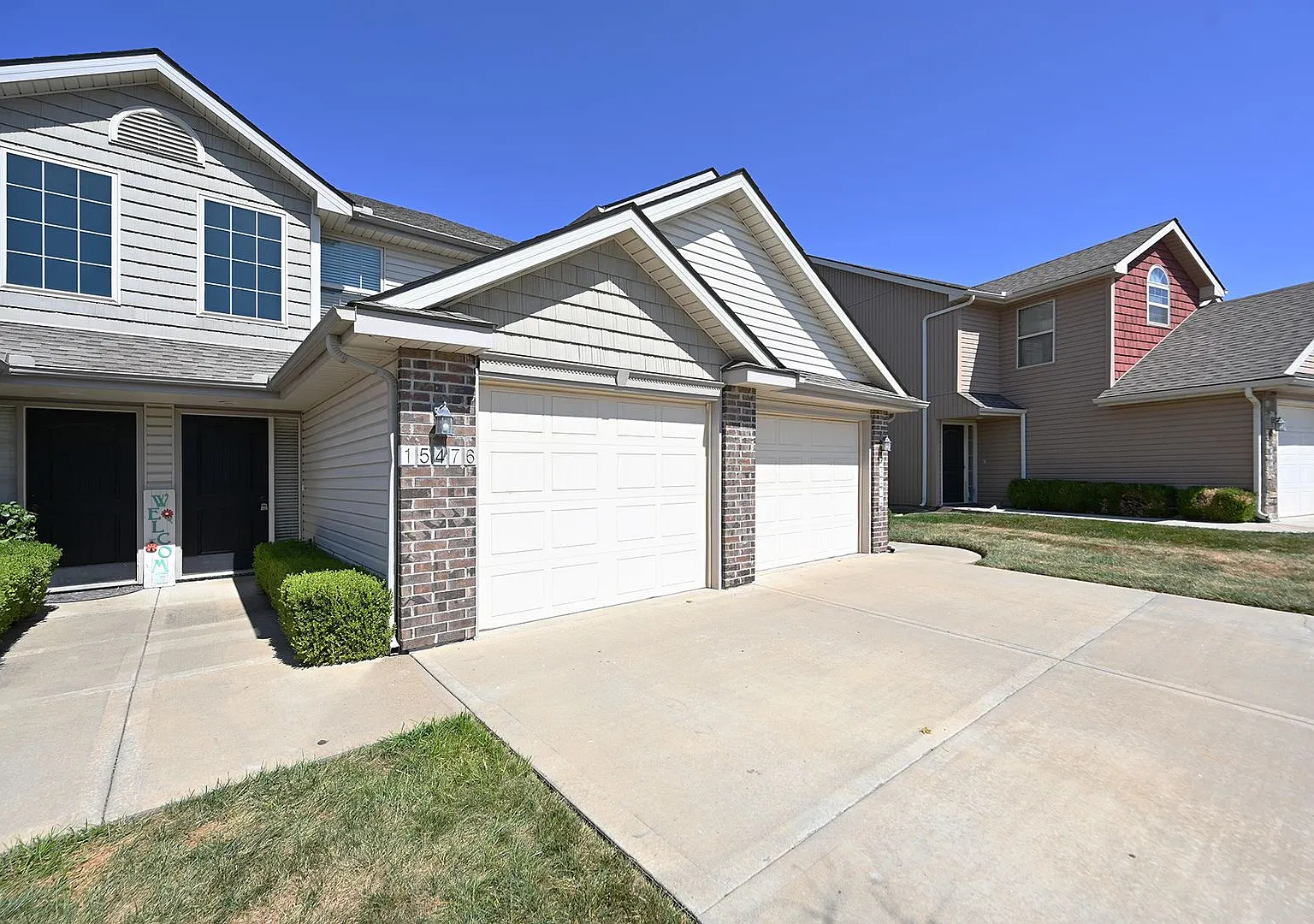 3 Bedroom, 2 Bath Townhouse with one car garage in Foxcreek. — Photo 1