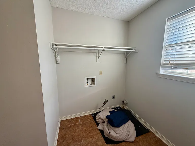 570 Becky Ln — Photo 14
