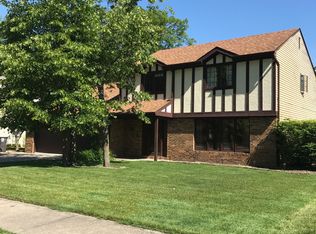 8201 Roanoke Dr, Fort Wayne, IN