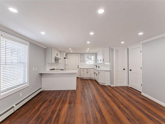 3rd image of 5 Carlton Ave Floor 1