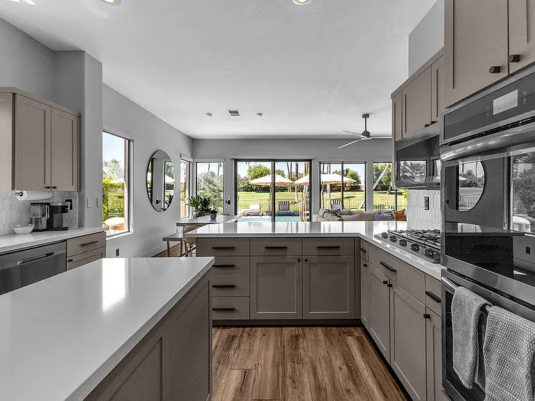 93 Kavenish Dr — Photo 11