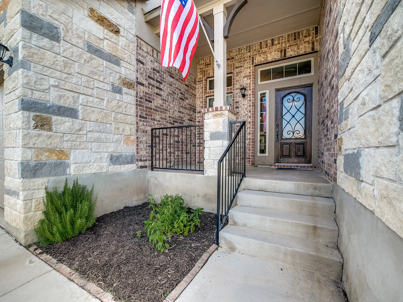 4 bed, 3.5 bath, 2814 sqft, $2,400 — Photo 3