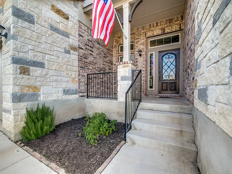 8916 Monument Parke — Photo 3