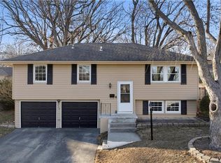 400 NE Sharon Dr, Lees Summit, MO 64063