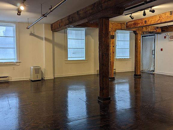 4th image of 2111-15 E Susquehanna Ave #1C