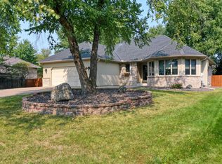 613 7th Ave NW, Lindstrom, MN 55025