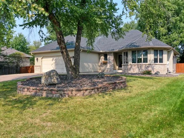 613 7th Ave NW, Lindstrom, MN 55025