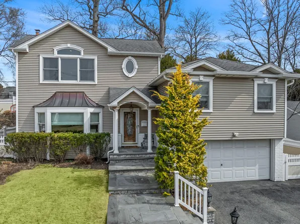 5 Tulip Lane, Port Washington, NY 11050