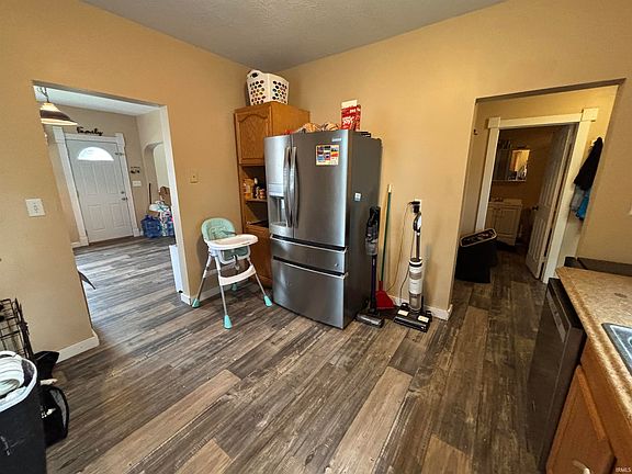 5th image of 526 Dowling St
