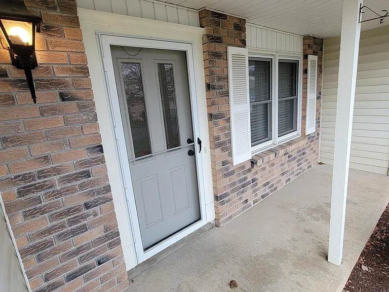 1138 Cunningham Dr — Photo 3