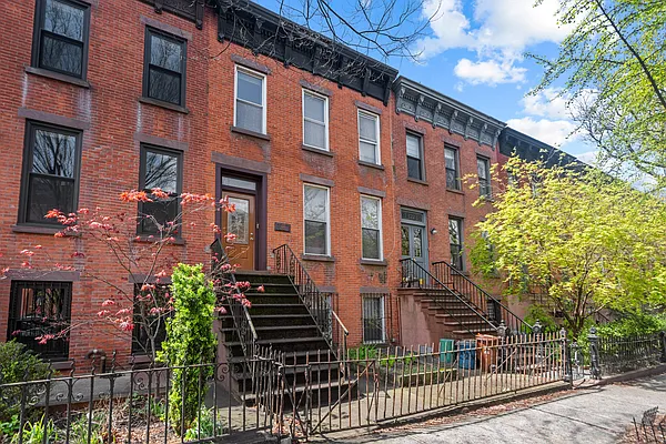 Sold by Jaymore Realty LLC | media 11