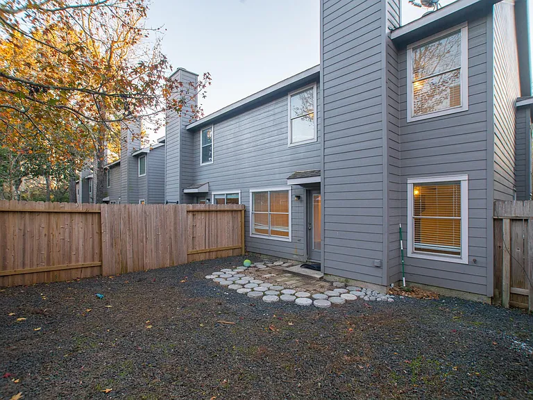 226 Blushwood Pl — Photo 44