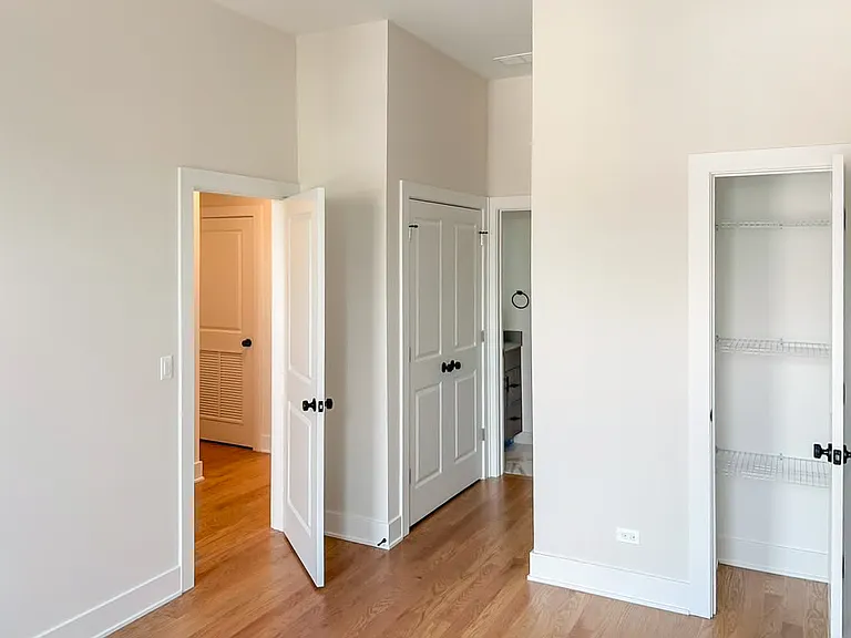3525 N Wilton Ave #3 — Photo 3