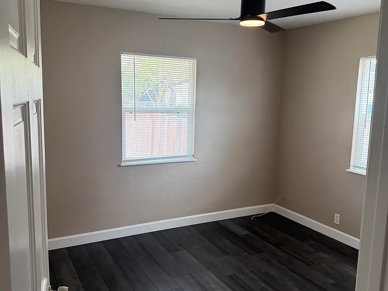 11203 Roswell Ave — Photo 11