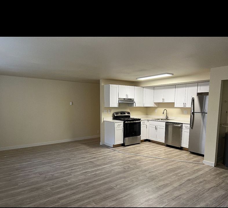 2nd image of 1215 Seneca St #305