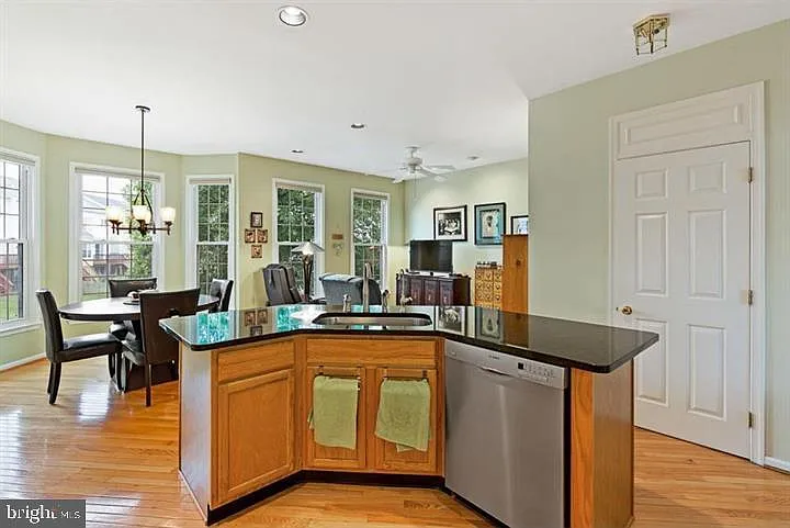 412 E Oakmeade Dr — Photo 10