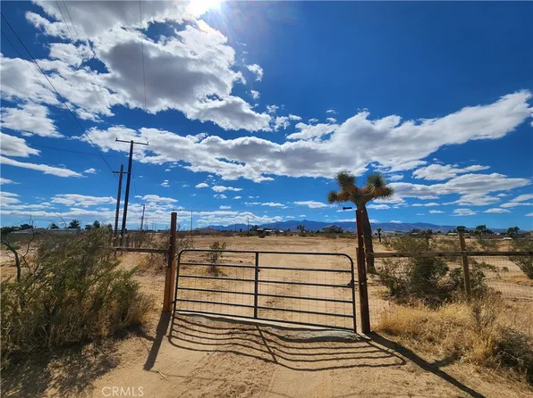 11972 Barbet Rd, Phelan, CA 92371