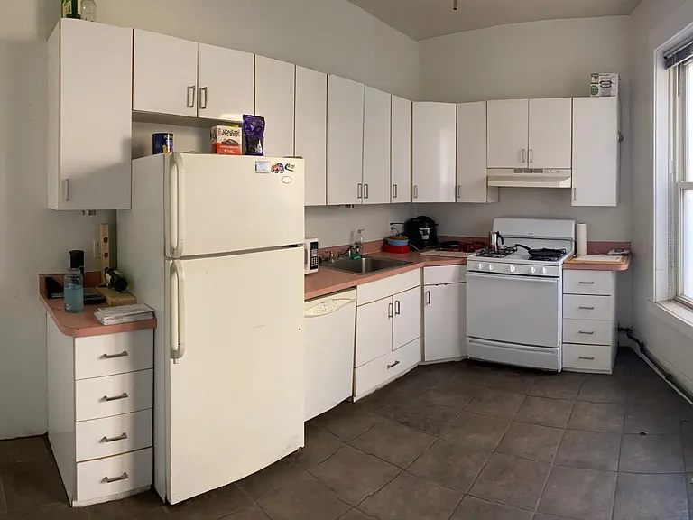 2545 N Sheffield Ave #310 — Photo 10