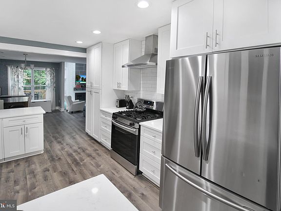 4th image of 9848 Burke Pond Ln