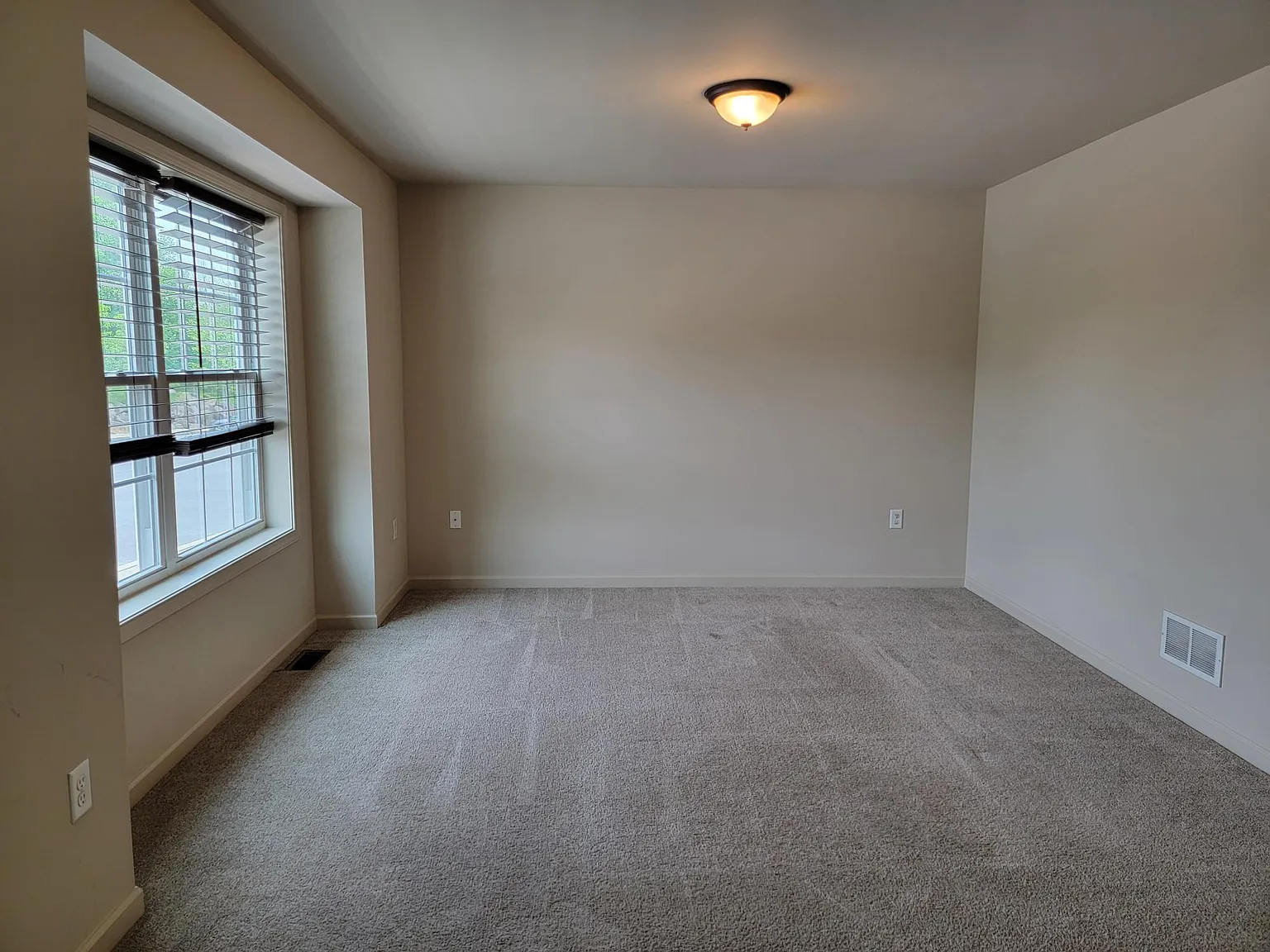2 bed, 2.5 bath, 1294 sqft, $1,695 — Photo 3