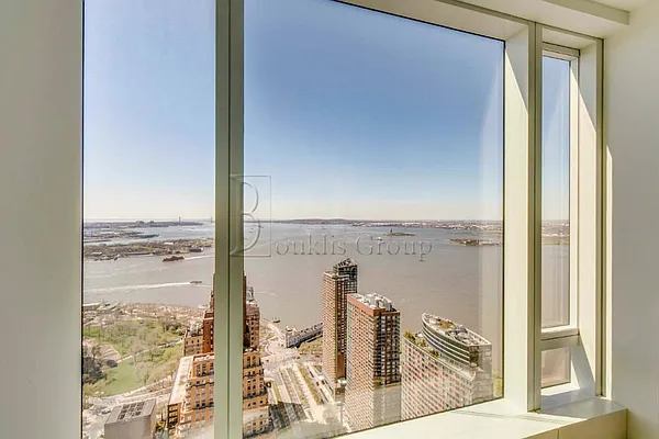 Rented by Bouklis Group | media 51