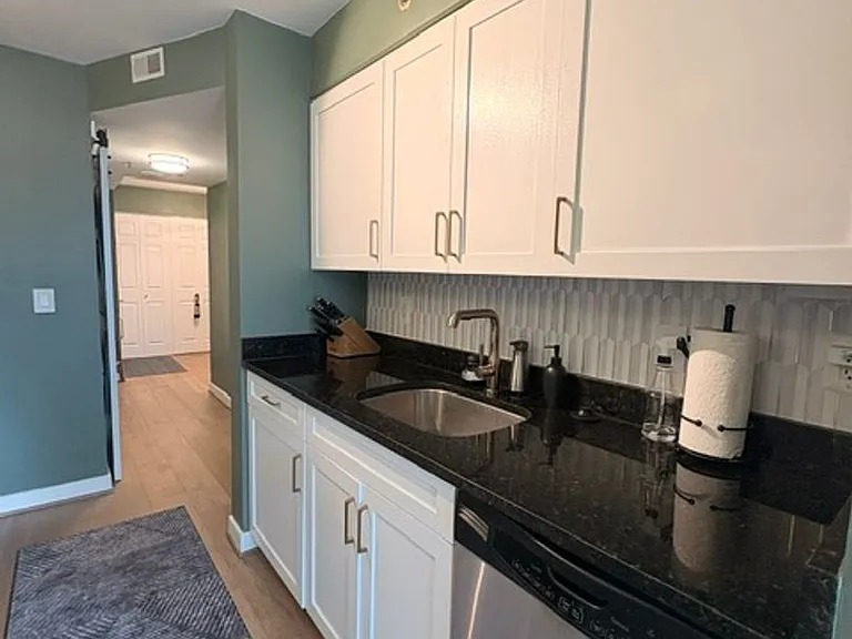7500 Woodmont Ave #907 — Photo 10