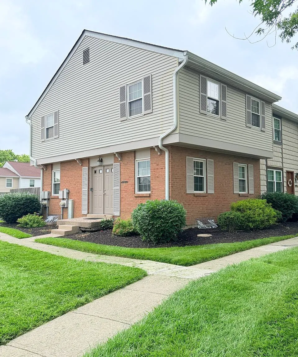 3 bed, 2.5 bath, 1650 sqft, $2,100 — Photo 2