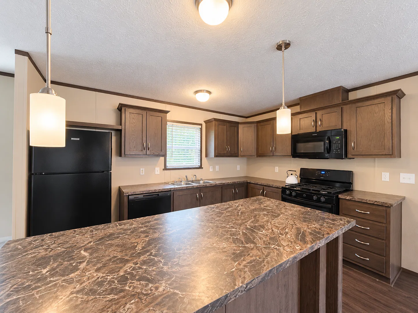 4 bed, 1904 sqft, $1,499 — Photo 4