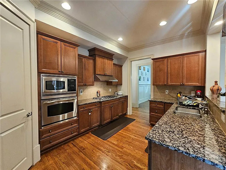10924 Waters Rd — Photo 9