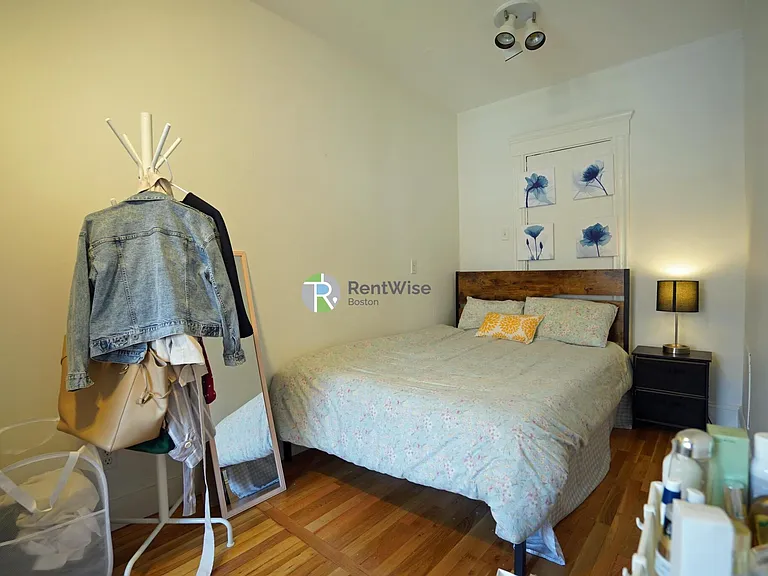 62 Queensberry St #302 — Photo 18