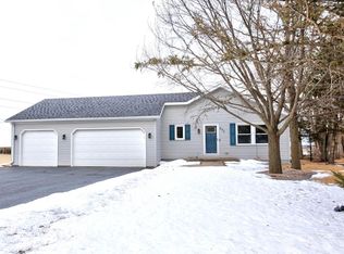 670 Bauer Ln, Rio, WI 53960