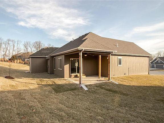 4th image of 1402 Red Oak Ct