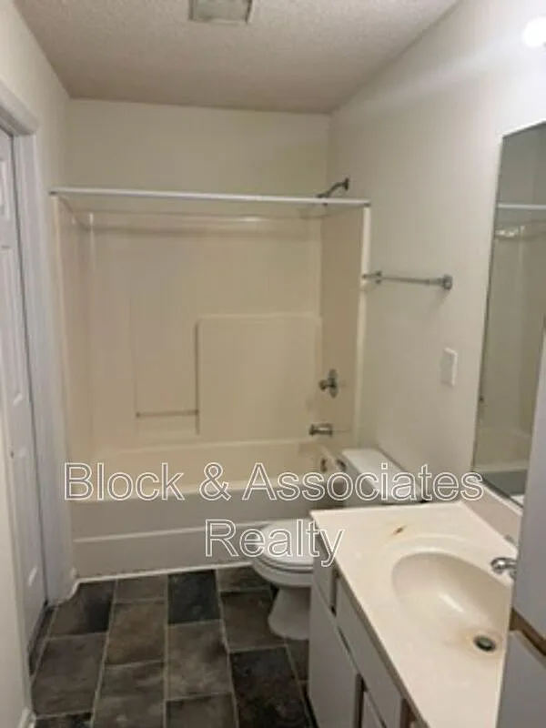2 bed, 2.0 bath, $995 — Photo 4