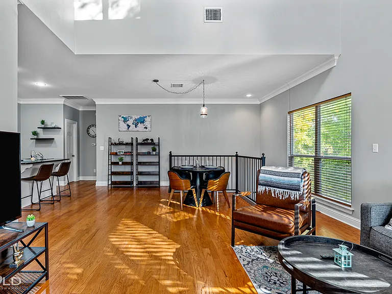 8915 Glenmora Dr — Photo 9