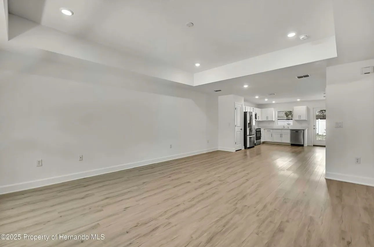 3 bed, 1304 sqft, $1,950 — Photo 3